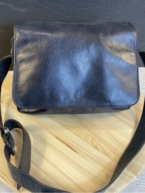 Tuscan's Black Leather Crossbody Bag Flap Messenger Shoulder Bag Purse